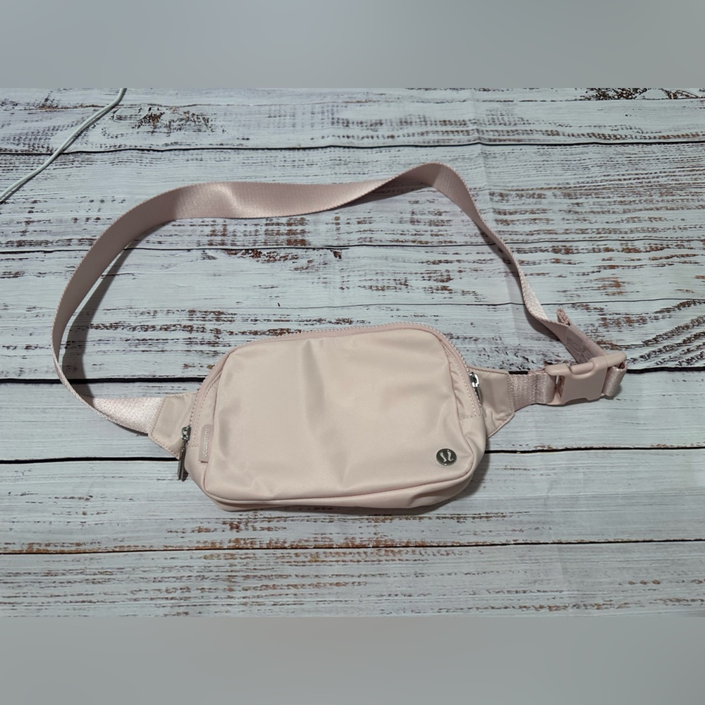 Lululemon 2L Everywhere Belt Bag Large *Sold Out* Flush Pink